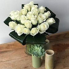 20 White Roses Delivery to UK