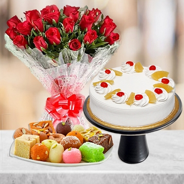4Lb Cake and Bunch Of Red Roses with 4KG Mithai Tokra