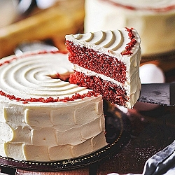 2.5lbs Red Velvet Cake from Delizia