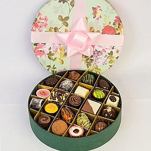 Delectable Chocolates In Floral Box 21 Pcs