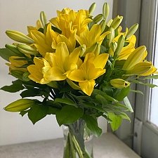 Yellow Lilies delivery to UK [United Kingdom]